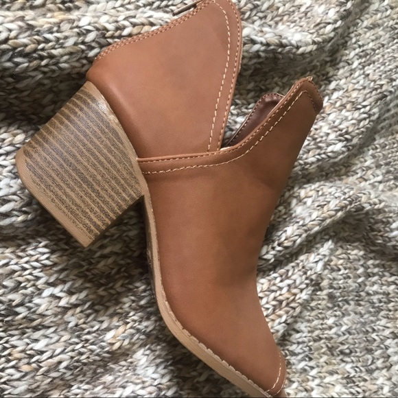 Qupid Camel Open Toe Booties - Picture 4 of 11